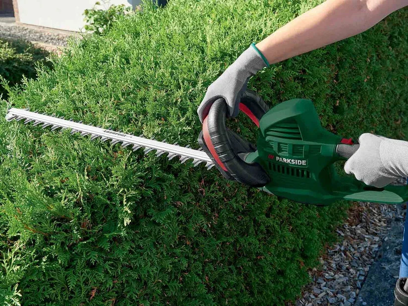 PARKSIDE® Cesoia elettrica 650 W - In uso su siepe
